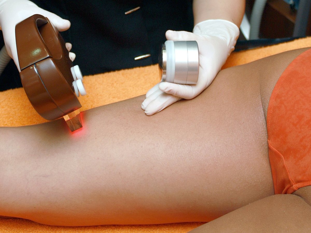 Épilation des jambes en cabine